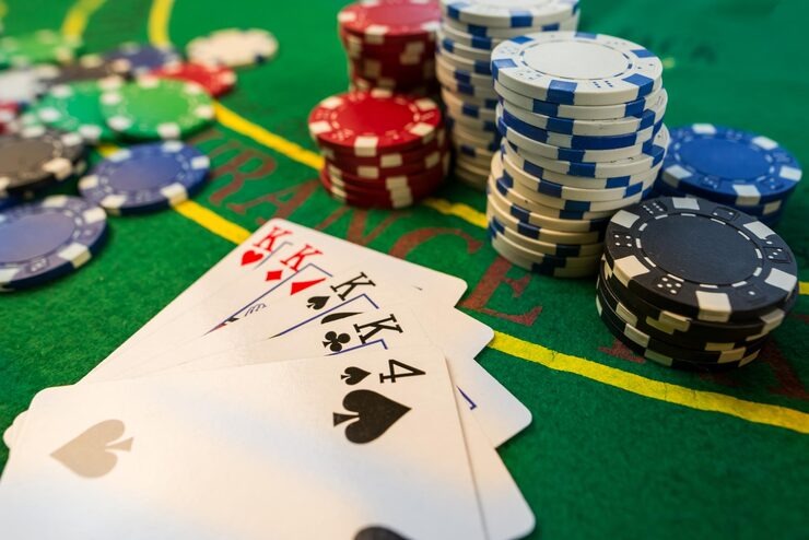 Play'n GO slot game interface displayed on harum77 platform with paytable visible